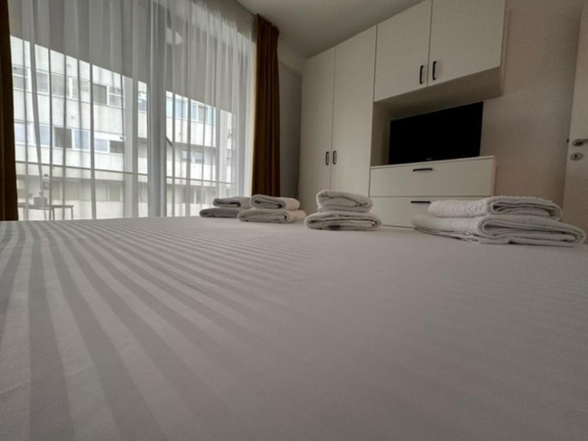 Escape Lounge Apartment Craiova Exterior photo